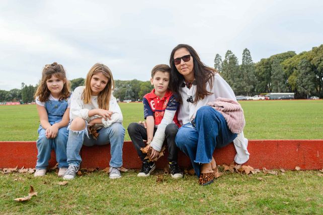 Martina, Emilia, Ignacio y María, Alejandra Speciale.