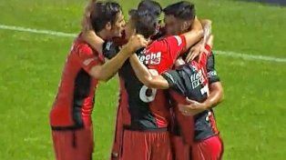 Colón ganó en Río Cuarto su primer partido como visitante y sigue puntero en la zona B