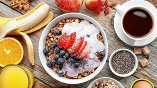 La primera comida del día es clave para evitar la inflamación. Especialistas recomiendan desayunos y explican cómo detectar los alimentos con azúcares escondidos