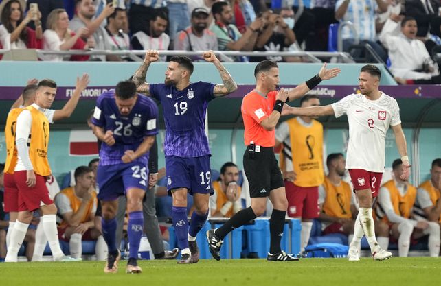 Argentina venció 2-0 a Polonia y jugará ante Australia