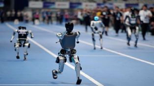 Robots humanoides en la UNR para debatir el avance tecnológico en las empresas