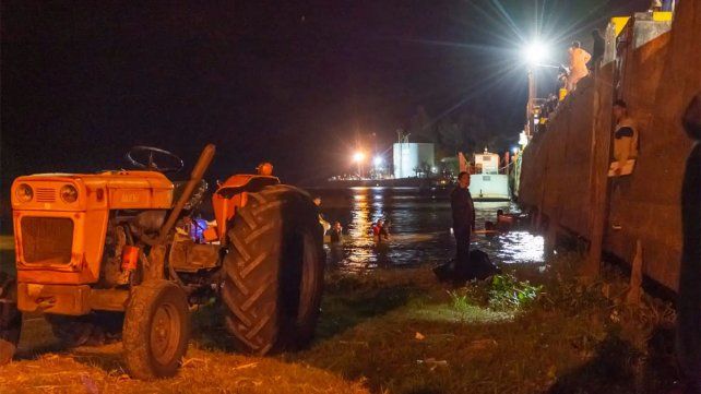 El accidente fatal ocurrió en la madrugada de este sábado en La Paz. Testigos indicaron que la víctima quiso estacionar y realizó una mala maniobra que terminó en tragedia