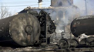 La explosión de un tren con tanques de gas mata a cinco personas