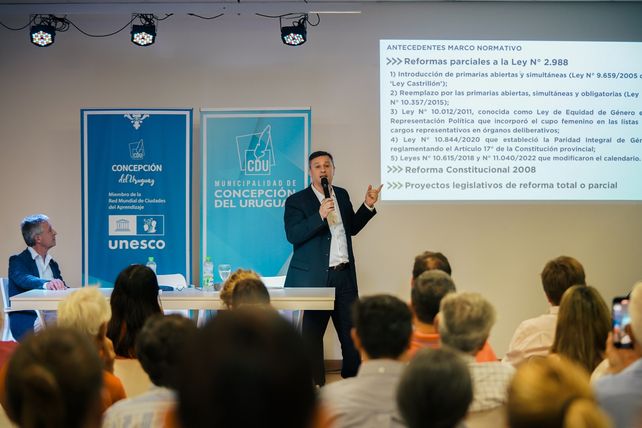 El Gobierno provincial recorre municipios para difundir los ejes de la reforma política y electoral que se debate en la Cámara de Diputados.