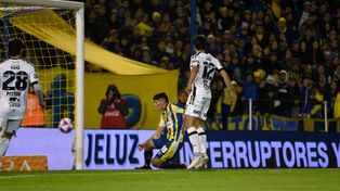 Fabricio Oviedo convierte en su último partido como titular. Fue victoria sobre Central Córdoba (SE), en el Gigante.