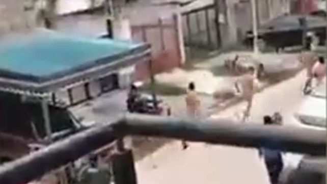 Los vecinos de Villa Celina detuvieron a tres presuntos delincuentes y