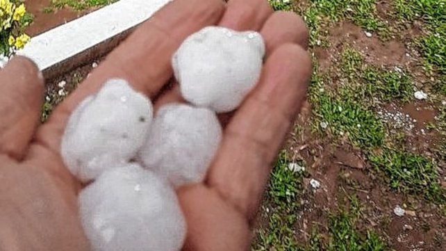 Video: Fuertes vientos, lluvias y granizo en ciudades entrerrianas