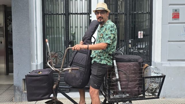 El artista que pedaleaba desde zona sur, la rompió en lo de Guido Kaczka y no se olvida de la peatonal Córdoba