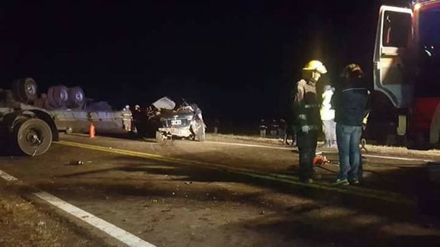 Cuatro personas murieron al chocar dos camiones y un auto cerca de Pergamino