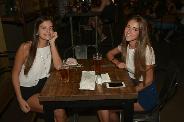 Candela Becerra y Martina Lazzarini.