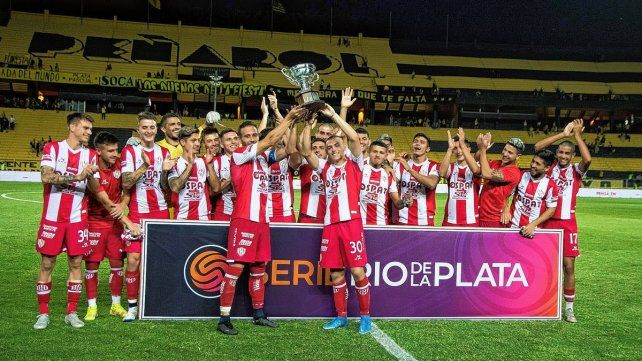 Unión tuvo una eficacia casi perfecta en los penales para vencer a Peñarol y ganar la Copa Julio Jiménez.