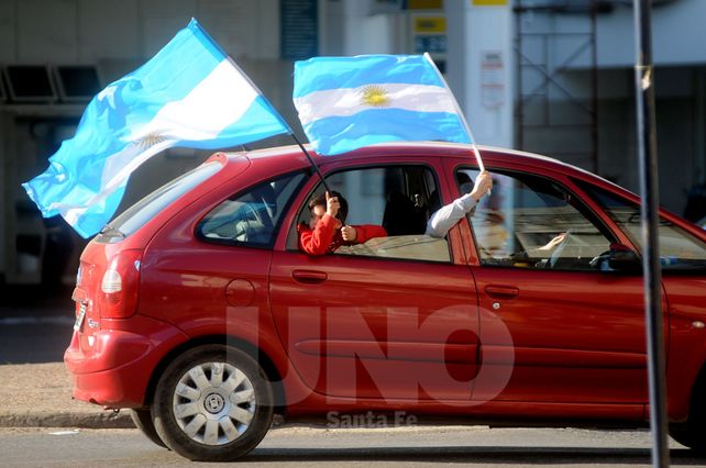 Los santafesinos festejaron la victoria de Argentina frente a Irán