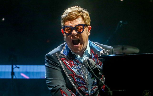 Elton John vivió momentos de tensión al sufrir un grave desperfecto el avión que lo llevaba a Nueva York.&nbsp;