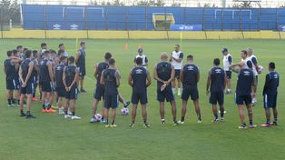 Frente a frente. Plantel y cuerpo técnico volvieron a verse las caras después de algunos días de descanso.