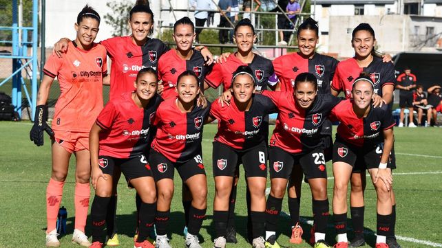 Intratables. Newells brilló en Avellaneda ante Racing y sigue liderando el fútbol femenino de la AFA.