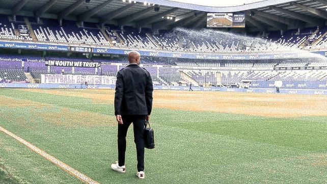 La Liga de fútbol de Bélgica se reanuda sin público como consecuencia de la pandemia.