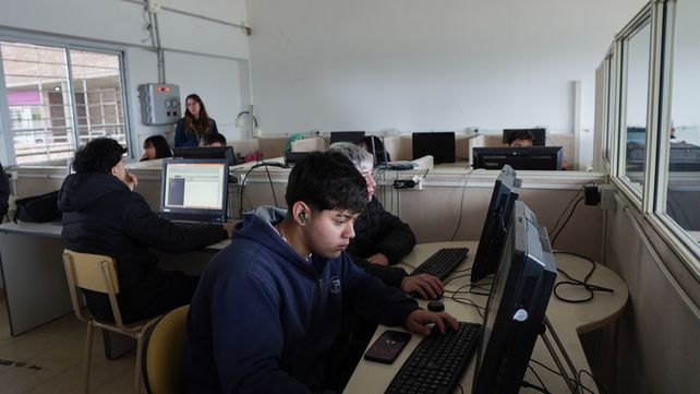 Como es el colegio Tesla: la escuela sostenida por una fundación que tiene como embajadora a Antonela Rocuzzo