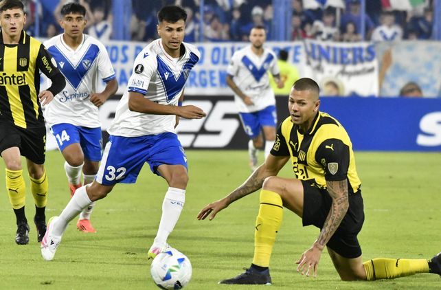 Vélez se midió frente a Peñarol en su estreno en el Copa Libertadores 2025 y debutó con un triunfo.