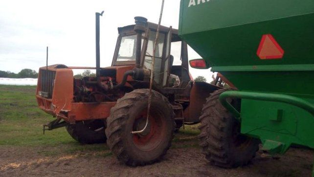 Un joven sufrió fractura de cadera al ser atropellado por un tractor. El accidente laboral ocurrió en un establecimiento rural del departamento Federal.