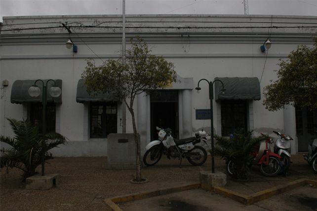 Tiró una bomba de estruendo, hirió a un nene de dos años y lo apresó la Policía