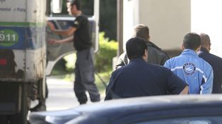 Tragedia en Haedo: Los padres les dan los autos como armas