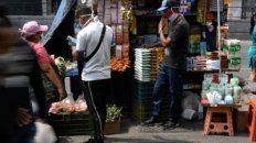 La venta callejera de alimentos se ha vuelto generalizada en Venezuela ante la escasez e hiperinflación. La venta callejera de alimentos se ha vuelto generalizada en Venezuela ante la escasez e hiperinflación.