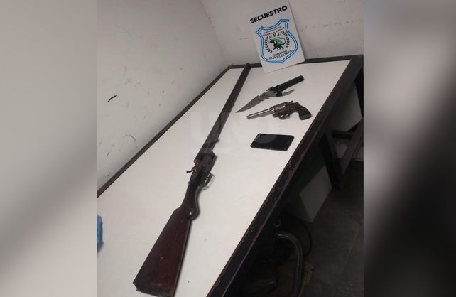 Las armas secuestradas a los delincuentes.