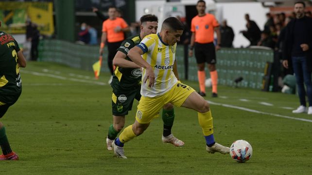 Blanco insiste por la banda izquierda.
