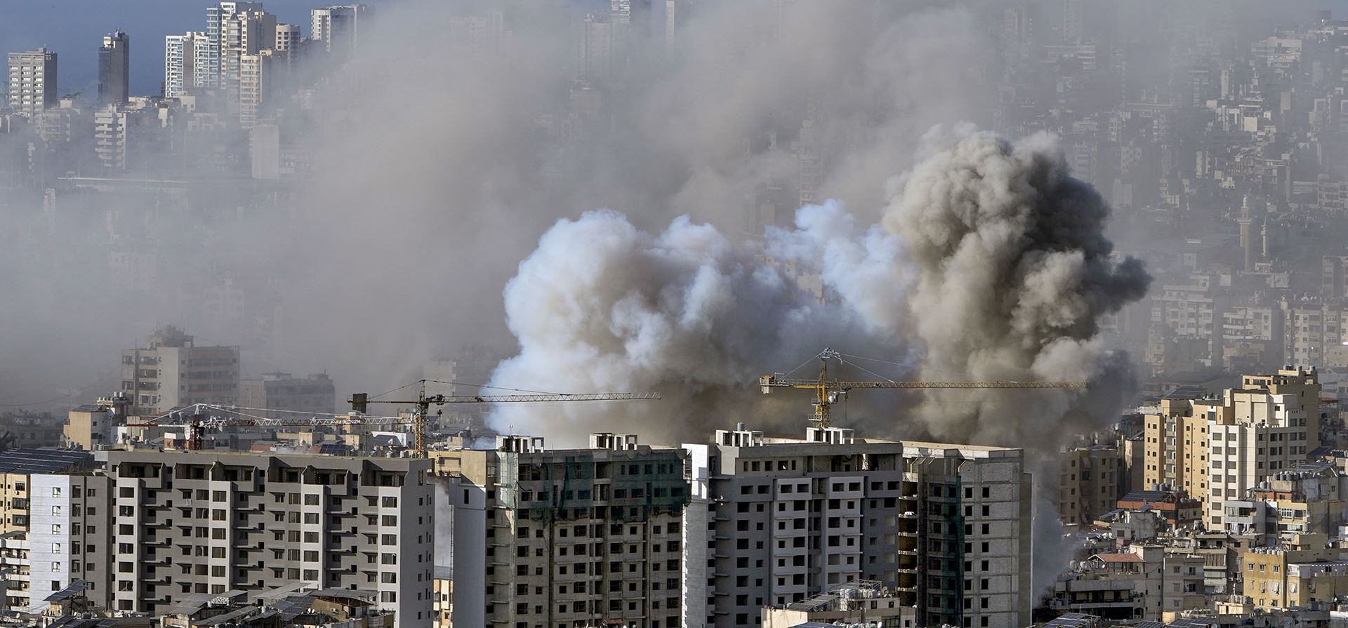 El humo se eleva después de un ataque aéreo israelí en Dahiyeh, en el suburbio sur de Beirut, Líbano, el jueves 21 de noviembre de 2024. (Foto AP/Bilal Hussein) El humo se eleva después de un ataque aéreo israelí en Dahiyeh, en el suburbio sur de Beirut, Líbano, el jueves 21 de noviembre de 2024. (Foto AP/Bilal Hussein)