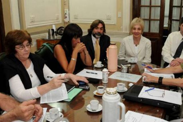 La provincia mejoró la oferta a los docentes y se volverán a ver el lunes