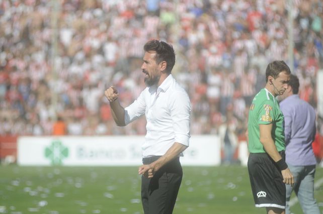 Nuevo rumbo. El entrenador sabalero desea dejar atrás el partido ante Unión para no relajarse y pensar en el Granate.