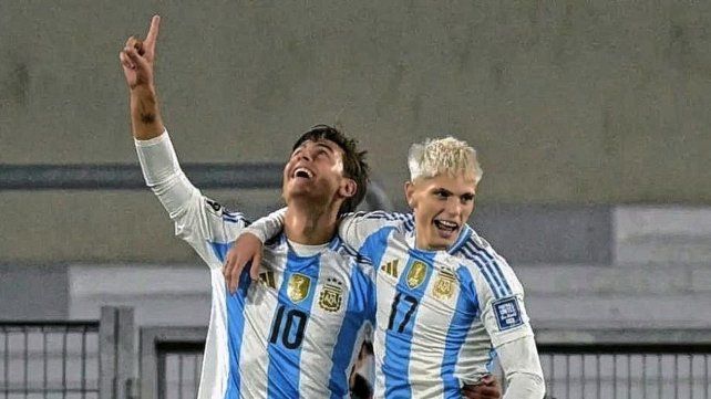 La foto de Garnacho cuando era un nene con la camiseta de Dybala