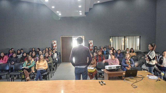 Curso. Debido a la gran convocatoria se decidió organizar cuatro grupos que asistirán a un total de 4 clases cada uno.