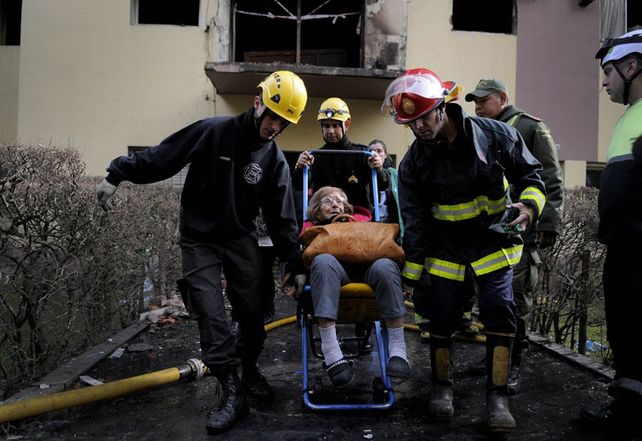 Tragedia. El estallido e incendio del edificio provocó una víctima fatal y 16 heridos
