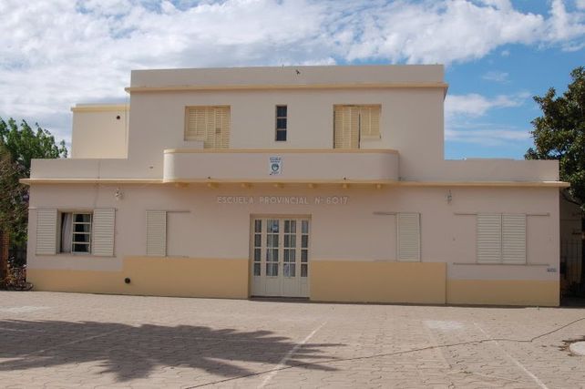 Escuela Nº 6017 Fragata Libertad, ex Escuela Nº 17 de la ciudad de Las Parejas.