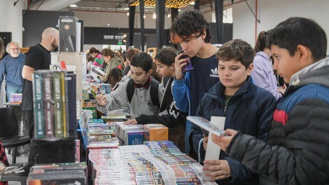 La Feria del Libro comenzó con la participación de estudiantes