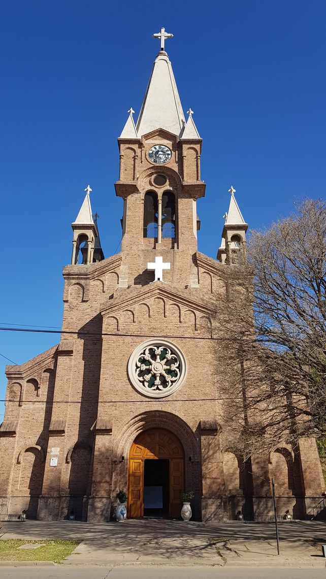 Sastre: presentaron un libro sobre la historia de la parroquia San José