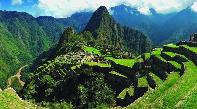 Machu Pichu es uno de los lugares naturales más visitados del mundo y ubicado a 2430 metros sobre el nivel del mar.