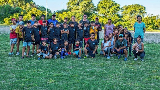 Los chicos solo quieren jugar al fútbol.