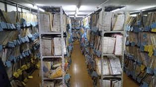 Parte de los 1.200.000 expedientes que guarda el archivo de Tribunales. La Corte está ganando la batalla del espacio con la digitalización, lo que va a permitir despapelizar y destruir expedientes, indicó el director del archivo, Carlos María Corbo.
