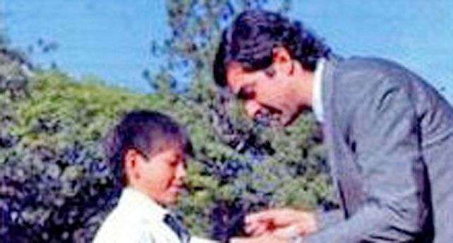 En Salta repartieron un manual escolar con la cara del gobernador
