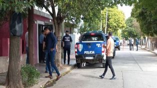 Una pareja confesó haber asesinado y enterrado a una mujer en el patio de su casa