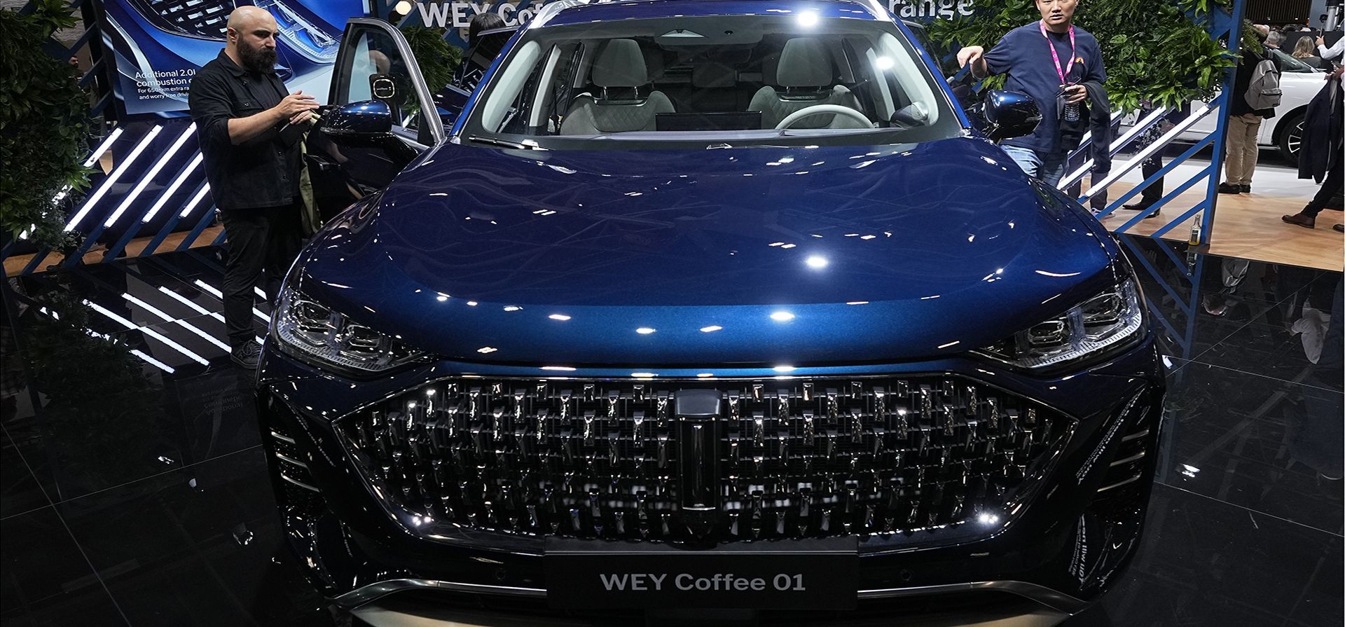 SUV híbrido enchufable WEY Coffeee 01 del fabricante de automóviles chino Great Wall Motors en el Salón del automóvil de París el lunes 17 de octubre de 2022 en París. 
