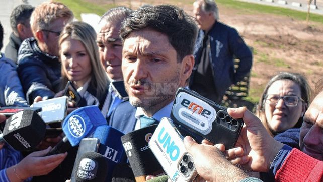 Reclamo provincial. El gobernador Maximiliano Pullaro insiste en el pago de fondos mensuales para asegurar el orden fiscal santafesino.