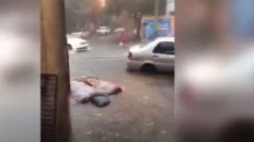 video: una mujer que parecio ser tragada por una boca de tormenta conto que paso video: una mujer que parecio ser tragada por una boca de tormenta conto que paso