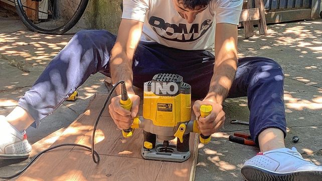 Un cuadro, una mochila y una esperanza: la historia del santafesino que sueña encontrarse con Leo Messi