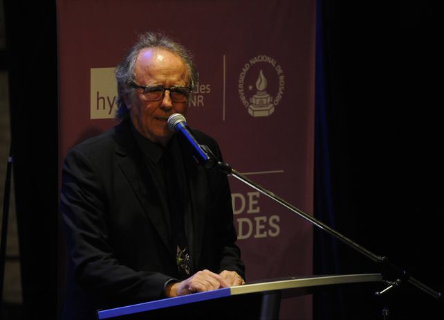 Serrat pronunció un emotivo discurso en La Comedia