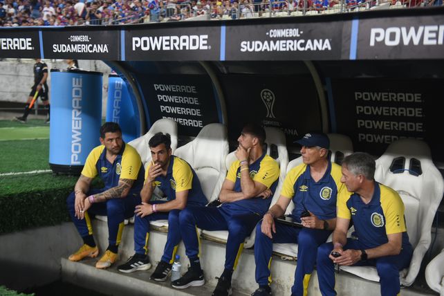El cuerpo técnico que encabeza Lequi, en la previa del partido del miércoles por la noche en Brasil.