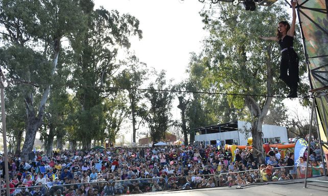 Miles de personas acudieron al Predio del Ferrocarril de Ybarlucea.
