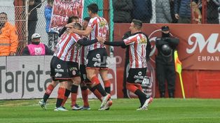 Barracas Central venció a Lanús y lo dejó último